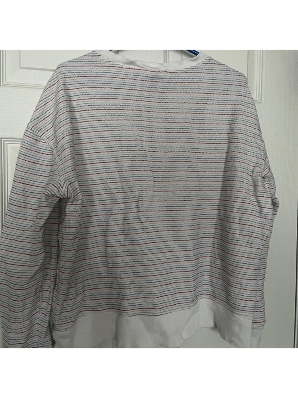Universal Threads Crew Neck - Picture 7 of 7